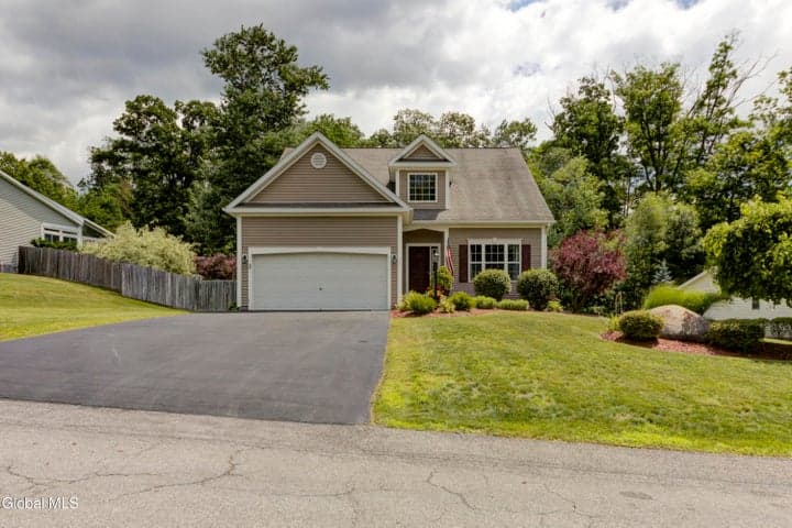 41 Glenview Drive, Scotia, NY