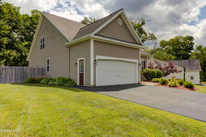 41 Glenview Drive, Scotia, NY, photo 3