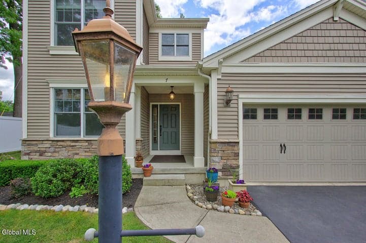 7 McKenzie Way, Saratoga Springs, NY, photo 4