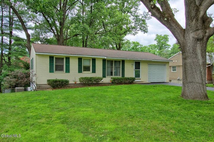 9 Prospect Drive, Saratoga Springs, NY, photo 3