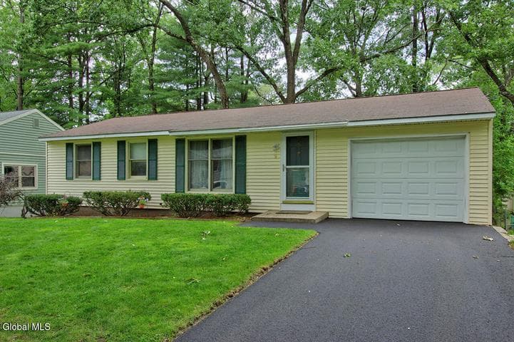 9 Prospect Drive, Saratoga Springs, NY, photo 2