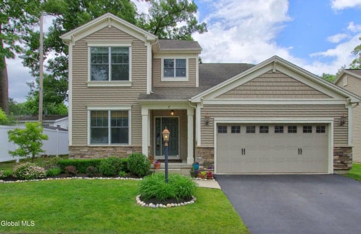 7 McKenzie Way, Saratoga Springs, NY, photo 1