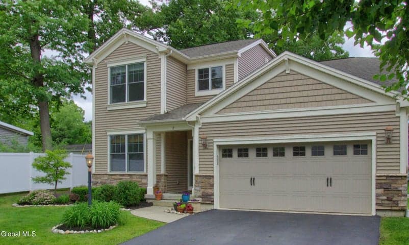 7 McKenzie Way, Saratoga Springs, NY, photo 2