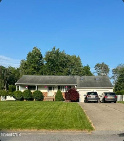 1016 Gates Drive, Rotterdam, NY