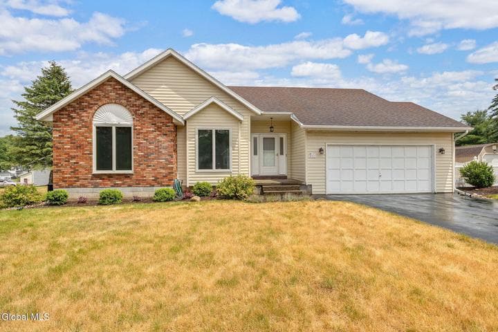 237 Long Meadow Lane, Schenectady, NY