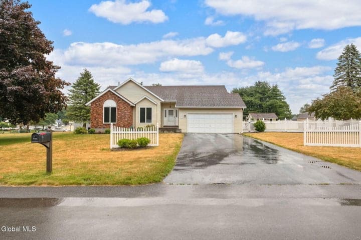 237 Long Meadow Lane, Schenectady, NY, photo 2