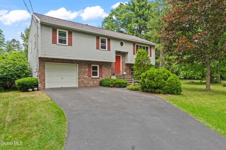 22 Altamont Avenue, Colonie, NY