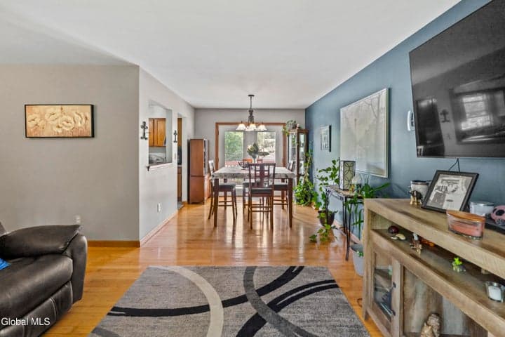22 Altamont Avenue, Colonie, NY, photo 3