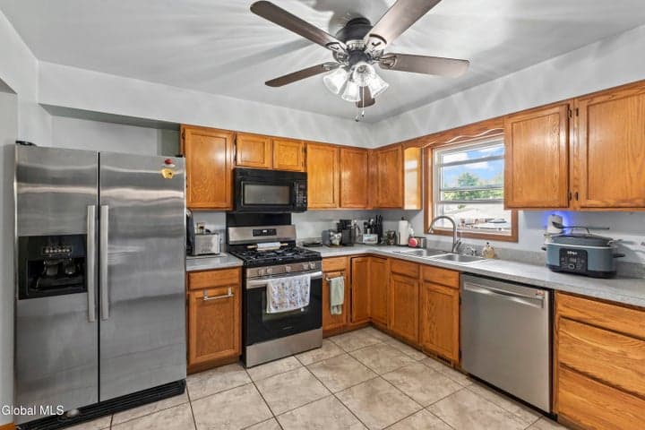 22 Altamont Avenue, Colonie, NY, photo 2