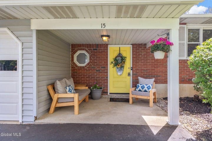 15 Longmeadow Drive, Delmar, NY, photo 2