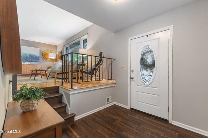 15 Longmeadow Drive, Delmar, NY, photo 3