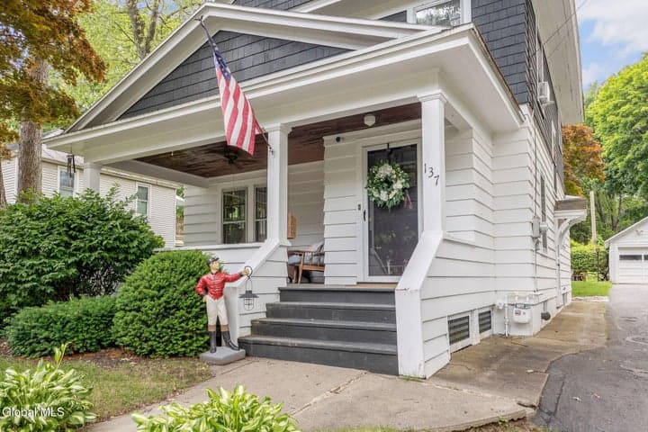 137 East Avenue, Saratoga Springs, NY, photo 4