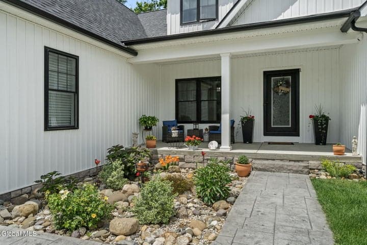 1 Londonderry Way, Colonie, NY, photo 4