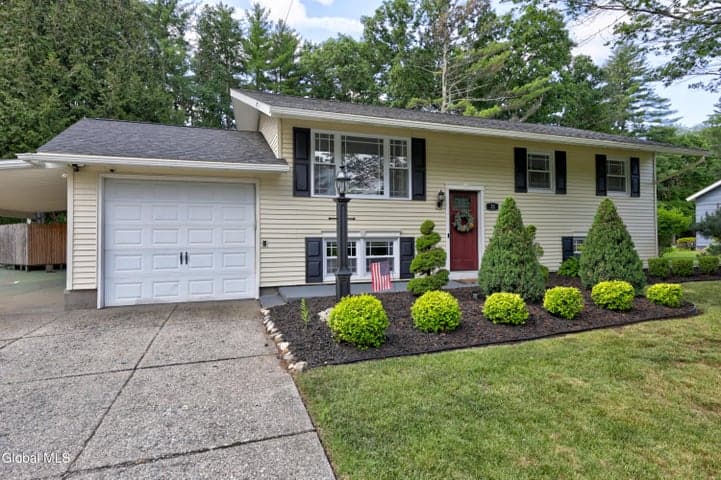 21 Quevic Drive, Saratoga Springs, NY