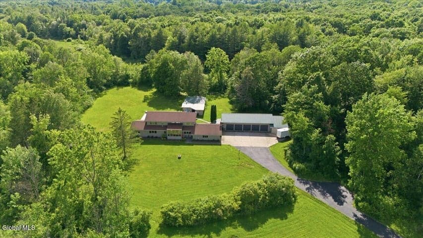 2094 Maple Avenue, Charlton, NY