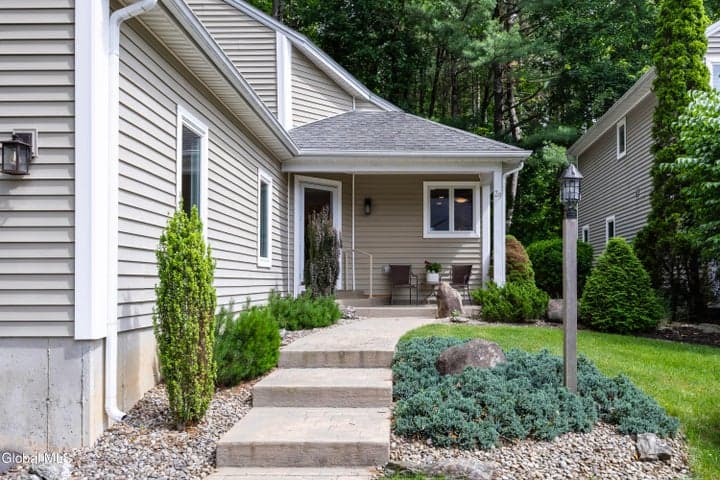 29 Pepper Lane, Saratoga Springs, NY, photo 2