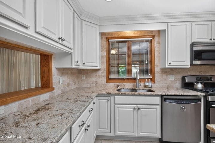 153 Pine Street, North Greenbush, NY, photo 3
