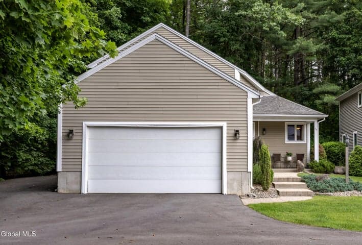 29 Pepper Lane, Saratoga Springs, NY