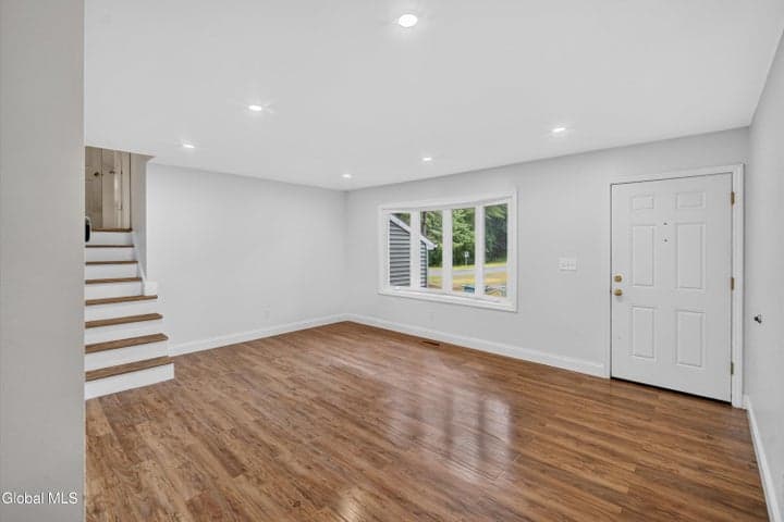 8 Cedarcrest Drive, Wilton, NY, photo 5