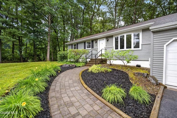 8 Cedarcrest Drive, Wilton, NY, photo 3