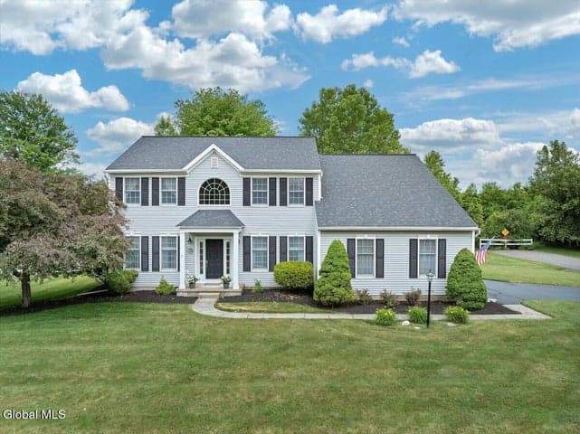 31 Ivywood Drive, Bethlehem, NY