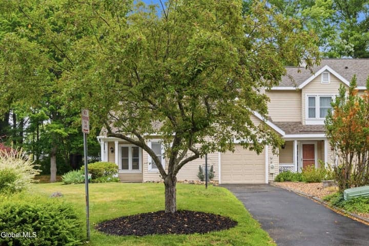 52 Stoney Creek Drive, Clifton Park, NY, photo 2