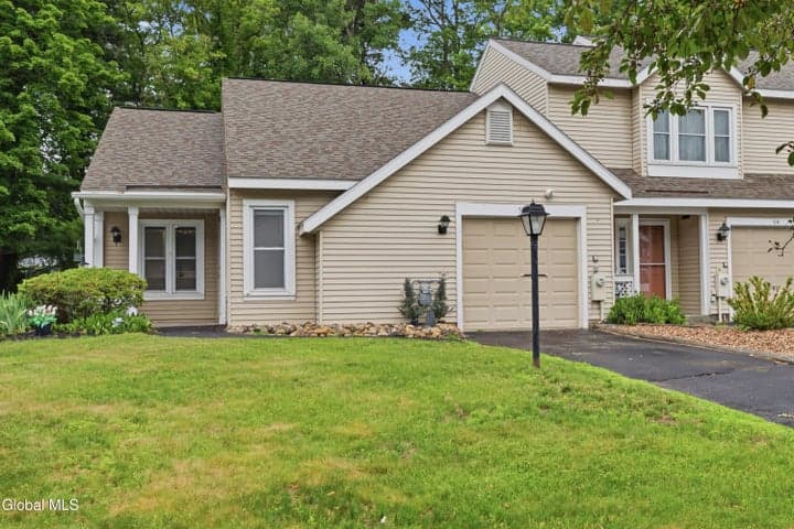 52 Stoney Creek Drive, Clifton Park, NY