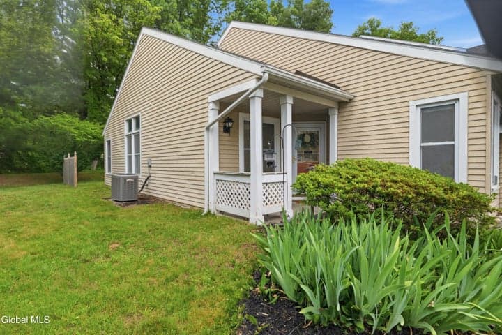 52 Stoney Creek Drive, Clifton Park, NY, photo 4