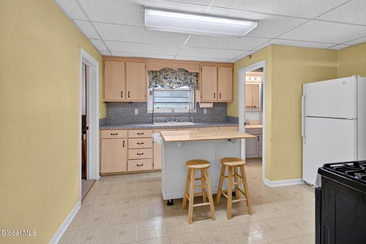86 Mann Avenue, Troy, NY, photo 4