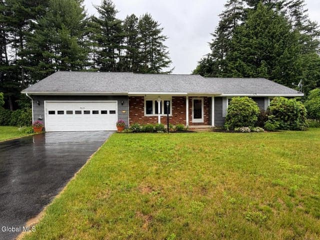 14 Crownwood Lane, Queensbury, NY