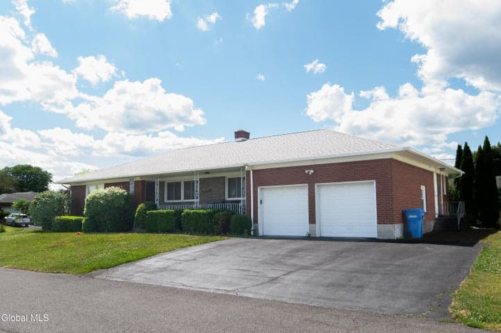 413 Hackett Boulevard, Albany, NY, photo 3