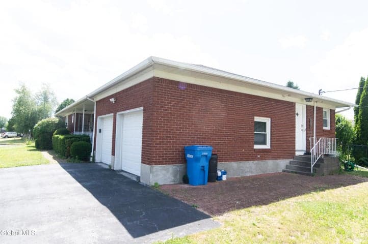 413 Hackett Boulevard, Albany, NY, photo 5