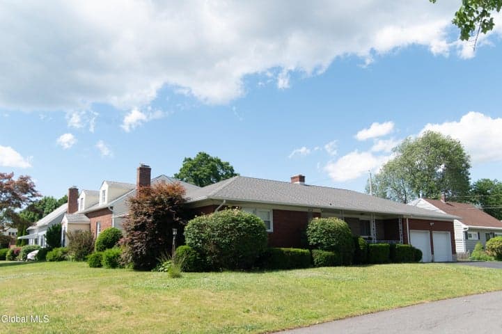 413 Hackett Boulevard, Albany, NY, photo 4