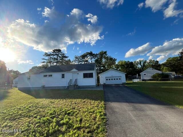 3 Ryder Avenue, Moreau, NY