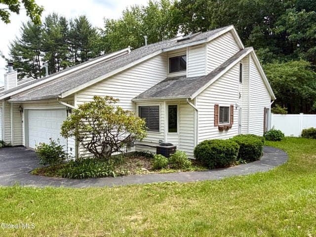 20 Green Meadow Drive, Clifton Park, NY