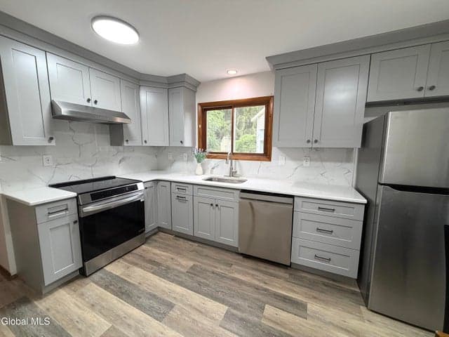 20 Green Meadow Drive, Clifton Park, NY, photo 5
