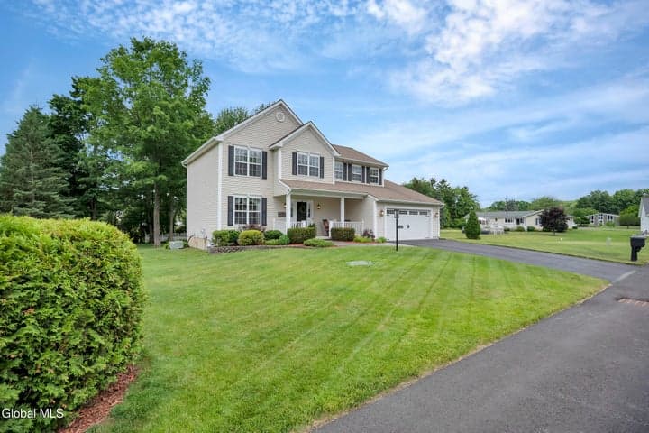 16 Tamara Court, East Greenbush, NY, photo 2