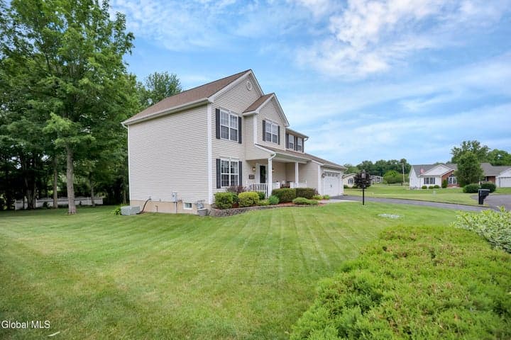 16 Tamara Court, East Greenbush, NY, photo 3