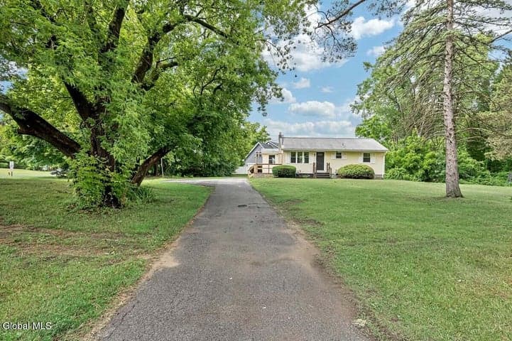 126 Guideboard Road, Halfmoon, NY, photo 2
