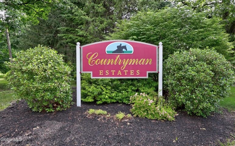 14 Thoroughbred Way, Clifton Park, NY, photo 2