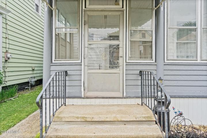 215 6th Avenue, Watervliet, NY, photo 3