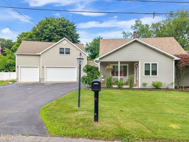 1146 Dunnsville Road, Rotterdam, NY