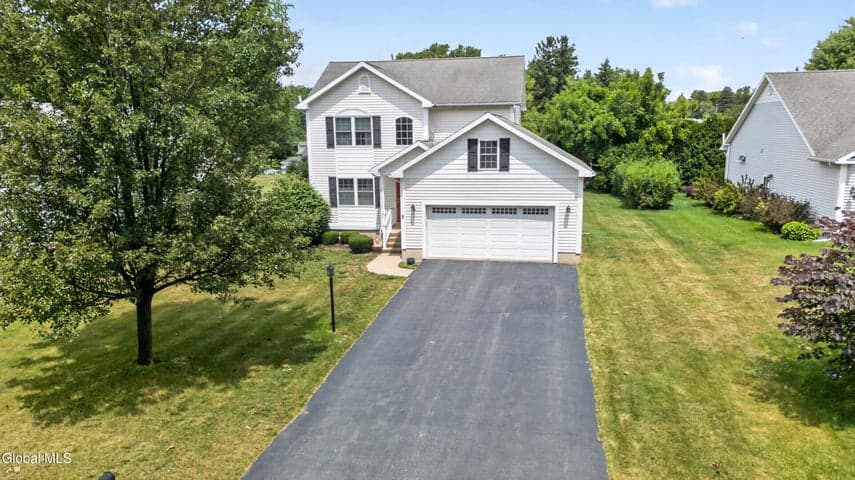 5 Carriage Way, Waterford, NY