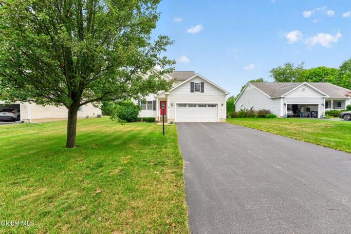 5 Carriage Way, Waterford, NY, photo 2