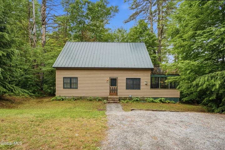 41 Three Oaks Drive, Bolton, NY