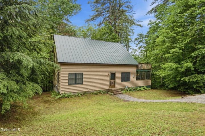 41 Three Oaks Drive, Bolton, NY