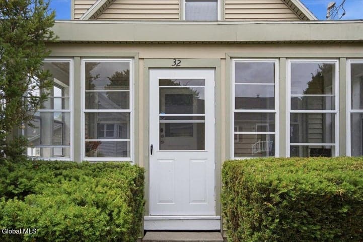 32 Orchard Avenue, Albany, NY, photo 4