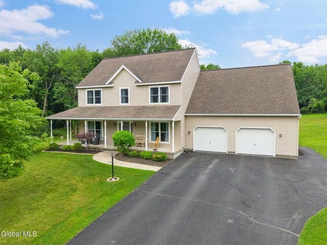 9 Thomas Drive, North Greenbush, NY