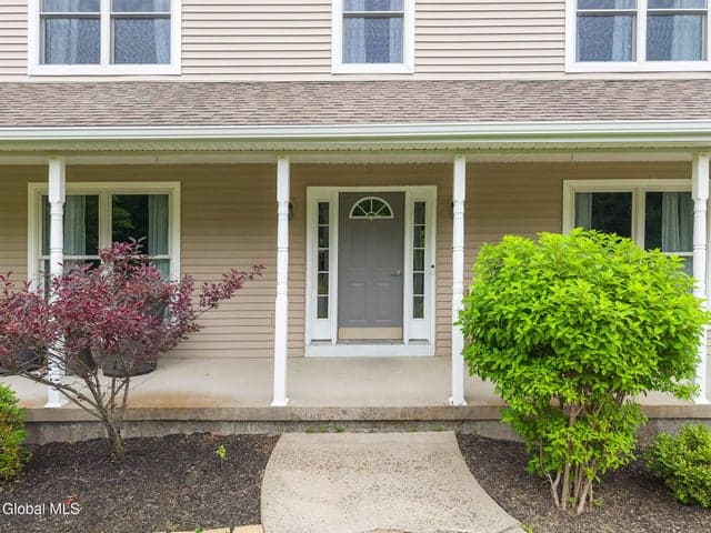 9 Thomas Drive, North Greenbush, NY, photo 2