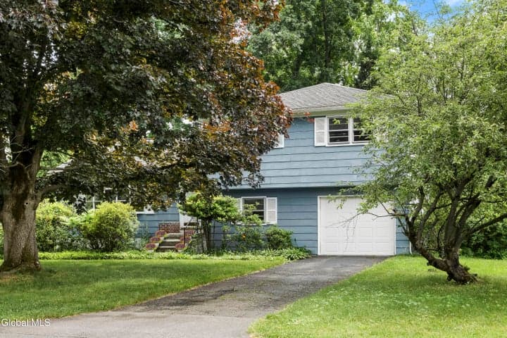 34 Greenock Road, Delmar, NY, photo 2